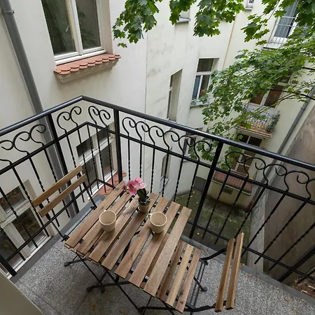 Modern & Comfy Rakowicka 6 Cracow By Renters *